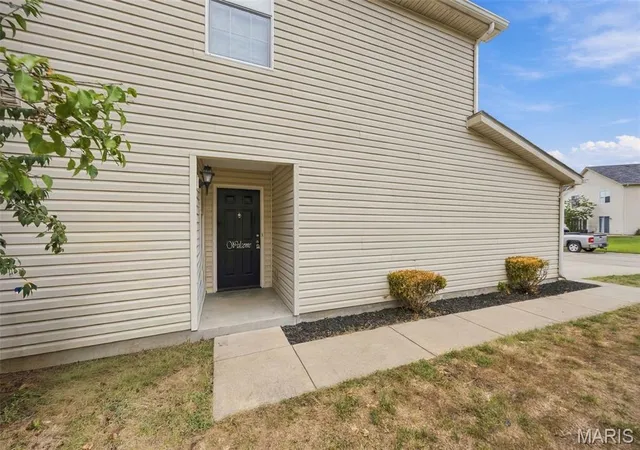 Photo 3 of Sale Pending at 608 Rock Crk Ct, Festus, MO 63028 | MLS# MIS26061886 | Listing updated on 2026-10-01
