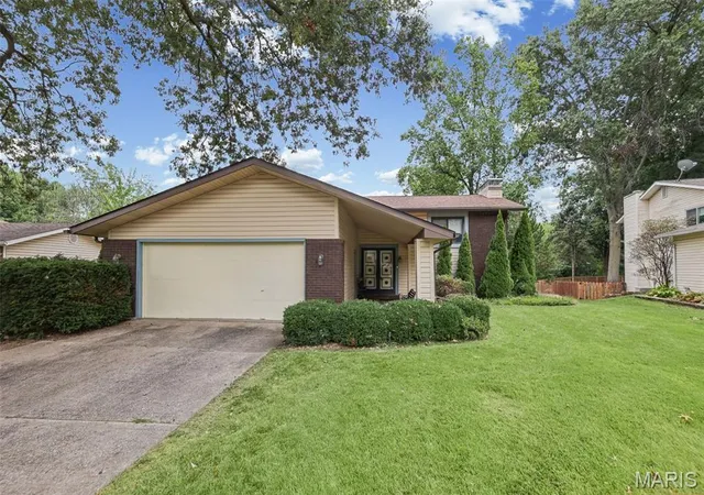 Photo 1 of Single family home for sale at 26 S Meadow Ln, Glen Carbon, IL 62034 | MLS# MIS26061890 | Listing updated on 2026-09-28