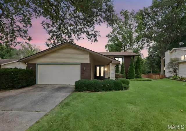 Photo 2 of Single family home for sale at 26 S Meadow Ln, Glen Carbon, IL 62034 | MLS# MIS26061890 | Listing updated on 2026-09-28
