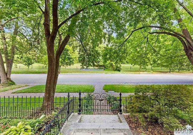 Photo 1 of Single family home for sale at 1619 Missouri Ave, Saint Louis, MO 63104 | MLS# MIS26061892 | Listing updated on 2026-10-01
