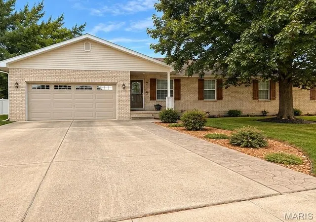 Photo 1 of Multi family home for sale at 720 722 Brittany Ct, Waterloo, IL 62298 | MLS# MIS26061894 | Listing updated on 2026-10-02