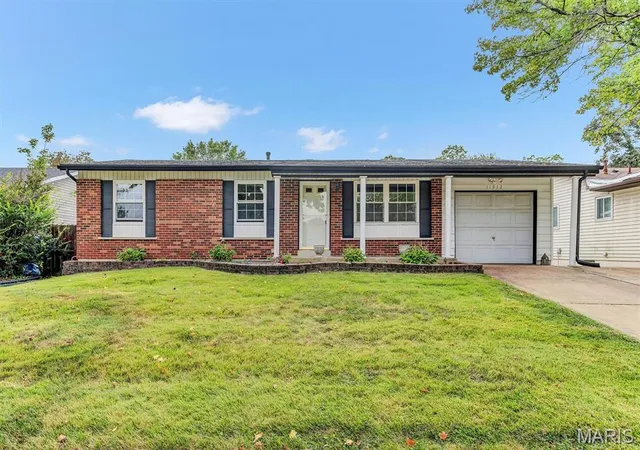 Photo 1 of Sale Pending at 11912 Mckelvey Gdns Dr, Maryland Heights, MO 63043 | MLS# MIS26061895 | Listing updated on 2026-10-02