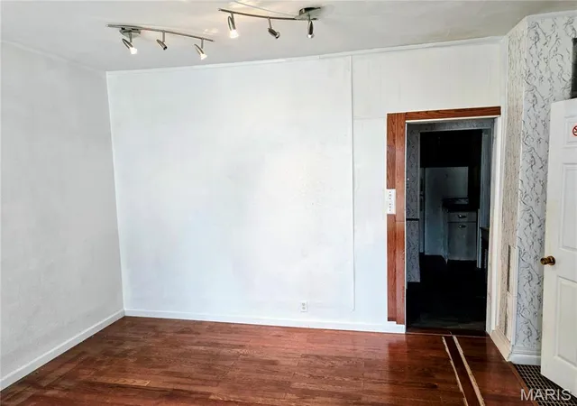 Photo 3 of Single family home for sale at 418 E Elm St, Gillespie, IL 62033 | MLS# MIS26061900 | Listing updated on 2026-09-26