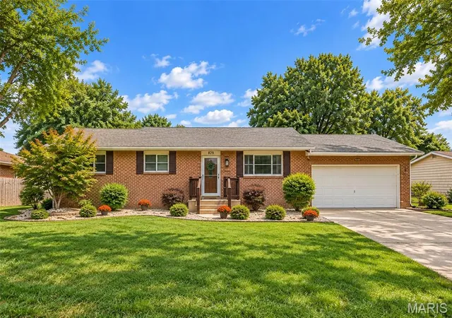 Photo 2 of Single family home for sale at 829 Albers Ln, Bethalto, IL 62010 | MLS# MIS26061901 | Listing updated on 2026-09-26