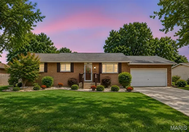 Photo 3 of Single family home for sale at 829 Albers Ln, Bethalto, IL 62010 | MLS# MIS26061901 | Listing updated on 2026-09-26