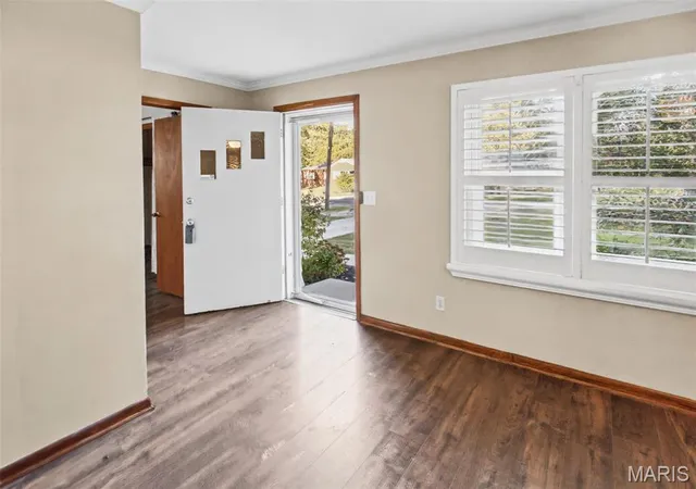 Photo 3 of Single family home for sale at 163 Norwood Pl, East Alton, IL 62024 | MLS# MIS26061902 | Listing updated on 2026-10-07