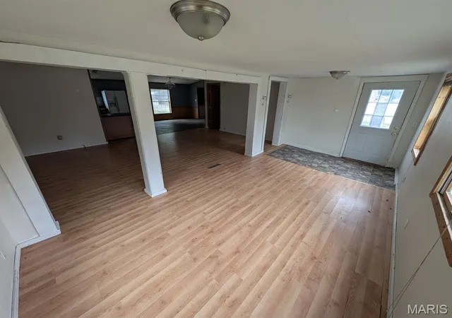 Photo 3 of Manufactured home for sale at 117 S Thompson St, Ramsey, IL 62080 | MLS# MIS26061903 | Listing updated on 2026-09-24