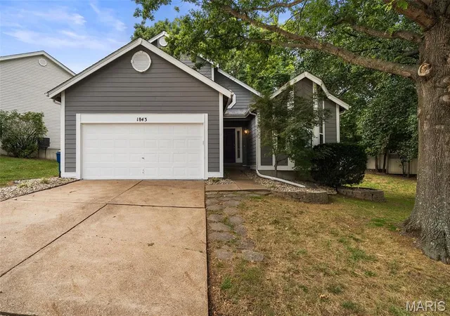 Photo 1 of Sale Pending at 1843 Strawberry Ridge Dr, Ballwin, MO 63021 | MLS# MIS26061904 | Listing updated on 2026-10-04