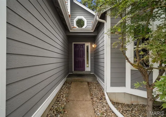 Photo 2 of Sale Pending at 1843 Strawberry Ridge Dr, Ballwin, MO 63021 | MLS# MIS26061904 | Listing updated on 2026-10-04