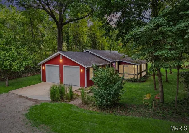 Photo 1 of Single family home for sale at 26302 Elsah Hills Dr, Dow, IL 62022 | MLS# MIS26061905 | Listing updated on 2026-10-16