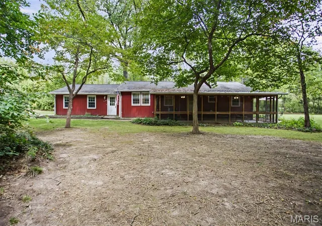 Photo 3 of Single family home for sale at 26302 Elsah Hills Dr, Dow, IL 62022 | MLS# MIS26061905 | Listing updated on 2026-10-16