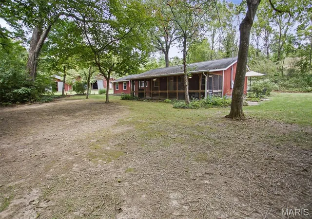 Photo 4 of Single family home for sale at 26302 Elsah Hills Dr, Dow, IL 62022 | MLS# MIS26061905 | Listing updated on 2026-10-16