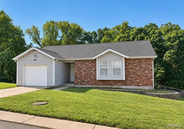Photo 1 of Single family home for sale at 916 Mill Crk Dr, Imperial, MO 63052 | MLS# MIS26061909 | Listing updated on 2026-09-24