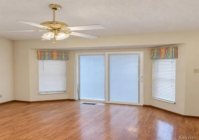 Photo 3 of Single family home for sale at 916 Mill Crk Dr, Imperial, MO 63052 | MLS# MIS26061909 | Listing updated on 2026-09-24