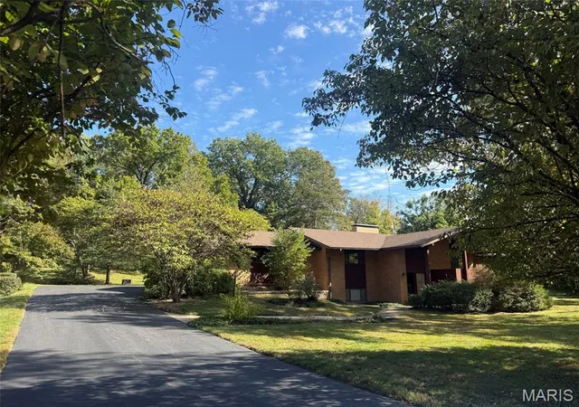 Single family home for sale at 950 Revere Dr, Saint Louis, MO 63141 | MLS# MIS26061910