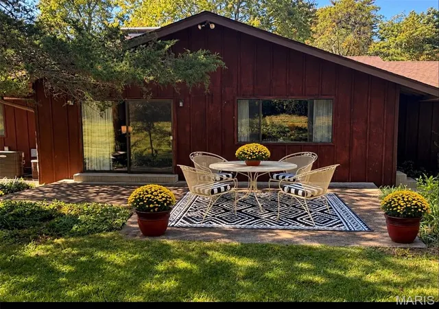 Photo 1 of Single family home for sale at 950 Revere Dr, Saint Louis, MO 63141 | MLS# MIS26061910 | Listing updated on 2026-10-28