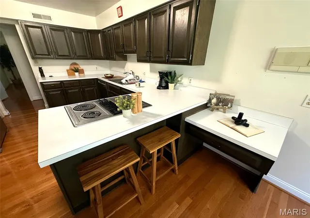 Photo 2 of Single family home for sale at 950 Revere Dr, Saint Louis, MO 63141 | MLS# MIS26061910 | Listing updated on 2026-10-28