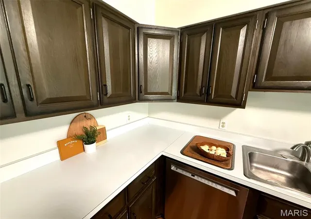 Photo 4 of Single family home for sale at 950 Revere Dr, Saint Louis, MO 63141 | MLS# MIS26061910 | Listing updated on 2026-10-28