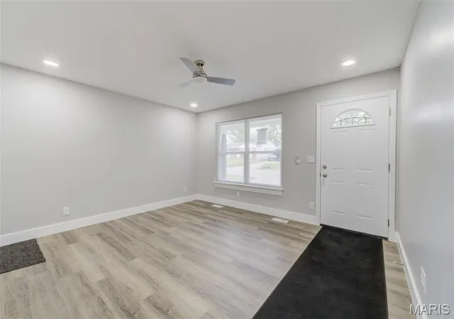 Photo 3 of Single family home for sale at 10237 Royal Dr, Saint Louis, MO 63136 | MLS# MIS26061925 | Listing updated on 2026-09-25