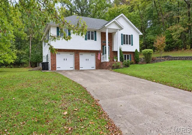 Photo 2 of Single family home for sale at 103 Tiger St, Waynesville, MO 65583 | MLS# MIS26061929 | Listing updated on 2026-09-29