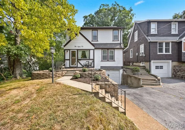 Photo 1 of Single family home for sale at 582 N Laclede Sta Rd, Saint Louis, MO 63119 | MLS# MIS26061930 | Listing updated on 2026-10-05