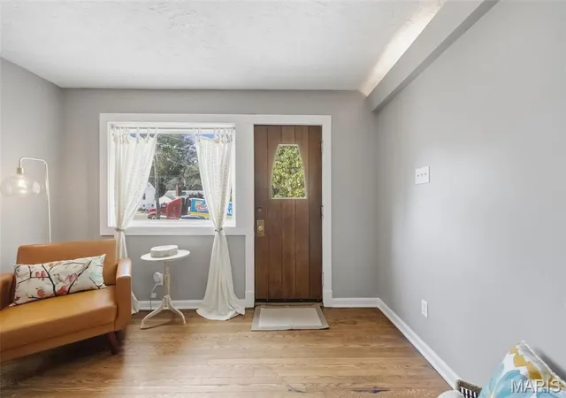 Photo 4 of Single family home for sale at 582 N Laclede Sta Rd, Saint Louis, MO 63119 | MLS# MIS26061930 | Listing updated on 2026-10-05