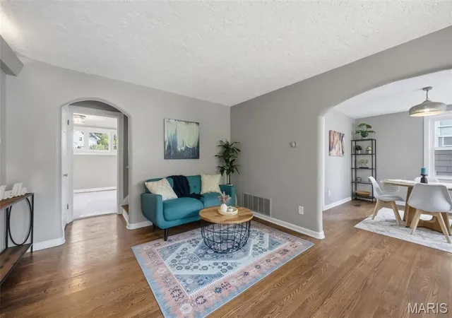 Photo 2 of Single family home for sale at 582 N Laclede Sta Rd, Saint Louis, MO 63119 | MLS# MIS26061930 | Listing updated on 2026-10-22