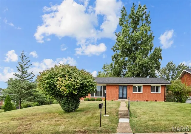 Photo 1 of Sale Pending at 10621 Rebecca Dr, Saint Louis, MO 63128 | MLS# MIS26061931 | Listing updated on 2026-09-28