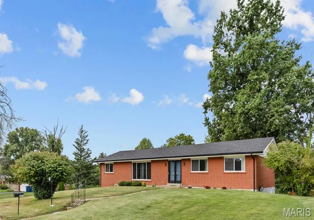 Photo 2 of Sale Pending at 10621 Rebecca Dr, Saint Louis, MO 63128 | MLS# MIS26061931 | Listing updated on 2026-09-28