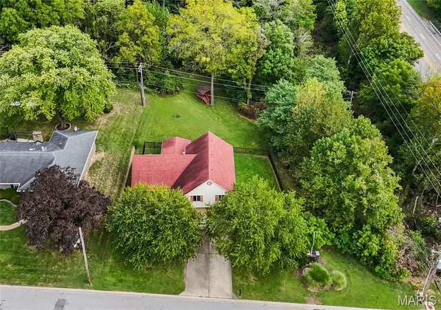 Photo 3 of Single family home for sale at 2 Ests View Dr, Fairview Heights, IL 62208 | MLS# MIS26061932 | Listing updated on 2026-10-02