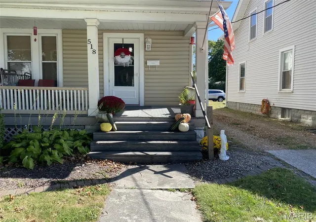Photo 1 of Single family home for sale at 518 W Pearl St, Jerseyville, IL 62052 | MLS# MIS26061933 | Listing updated on 2026-10-02