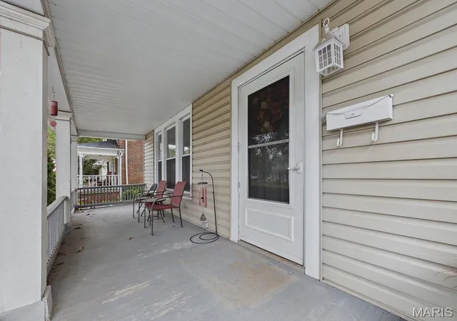 Photo 2 of Single family home for sale at 518 W Pearl St, Jerseyville, IL 62052 | MLS# MIS26061933 | Listing updated on 2026-10-02