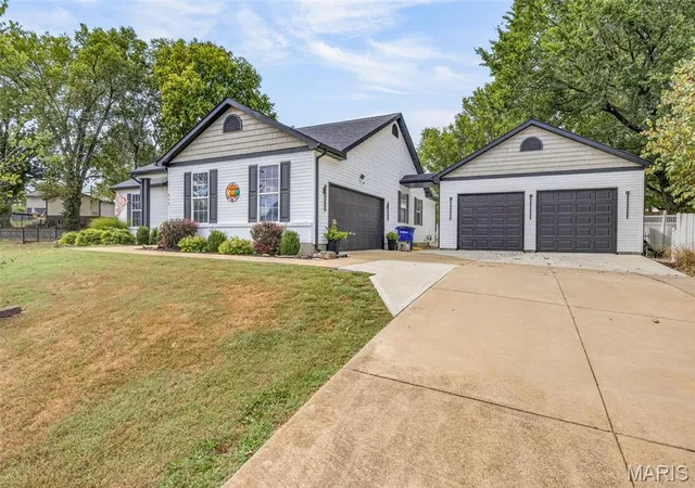 Photo 2 of Single family home for sale at 439 Ridgeview Dr, Desloge, MO 63601 | MLS# MIS26061935 | Listing updated on 2026-09-25