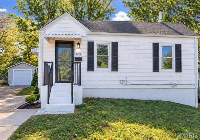 Photo 1 of Single family home for sale at 600 Granda Dr, Saint Louis, MO 63125 | MLS# MIS26061940 | Listing updated on 2026-10-26