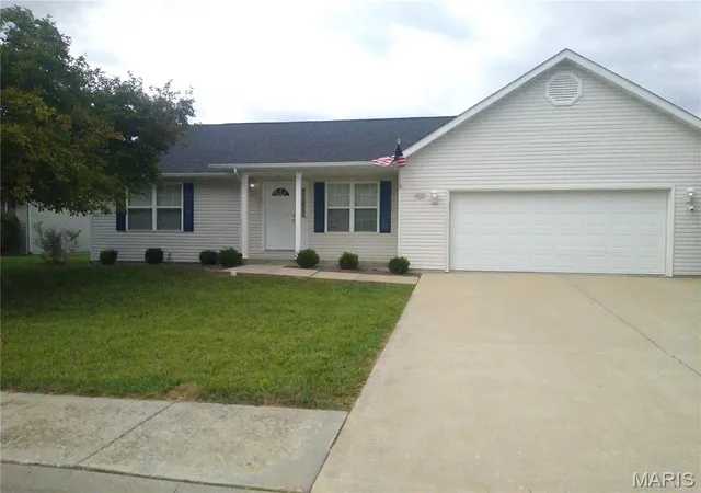 Single family home for sale at 1452 Kingsley Dr, O Fallon, IL 62269 | MLS# MIS26061943