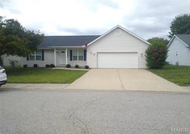 Photo 1 of Single family home for sale at 1452 Kingsley Dr, O Fallon, IL 62269 | MLS# MIS26061943 | Listing updated on 2026-09-25