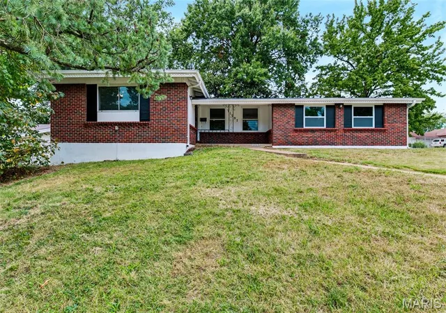 Photo 1 of Sale Pending at 11097 Worchester Dr, Saint Louis, MO 63136 | MLS# MIS26061947 | Listing updated on 2026-09-29