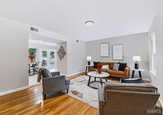 Photo 2 of Sale Pending at 11097 Worchester Dr, Saint Louis, MO 63136 | MLS# MIS26061947 | Listing updated on 2026-09-29