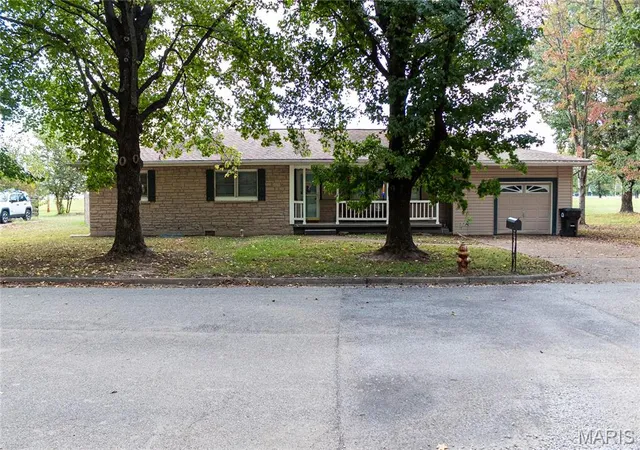 Photo 1 of Single family home for sale at 412 N Louise Ave, Saint James, MO 65559 | MLS# MIS26061950 | Listing updated on 2026-09-29