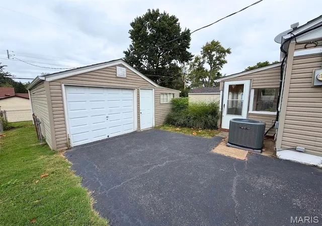 Photo 3 of Single family home for sale at 3139 Saint David Ln, Saint Ann, MO 63074 | MLS# MIS26061951 | Listing updated on 2026-09-25