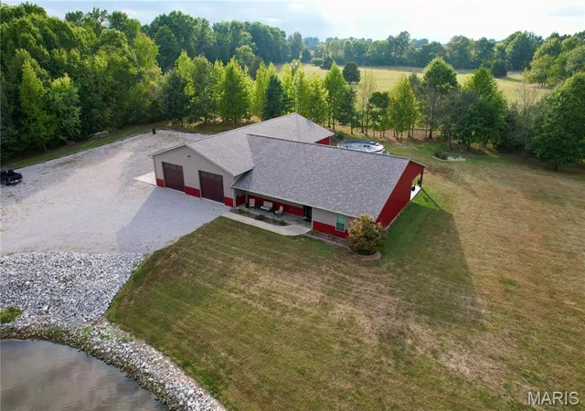 Photo 1 of Single family home for sale at 23757 N Carpenter Ln, Centralia, IL 62801 | MLS# MIS26061953 | Listing updated on 2026-09-27