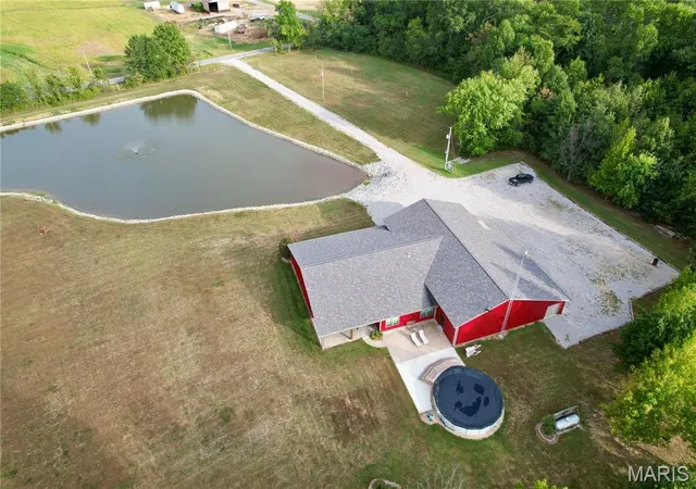 Photo 2 of Single family home for sale at 23757 N Carpenter Ln, Centralia, IL 62801 | MLS# MIS26061953 | Listing updated on 2026-09-27