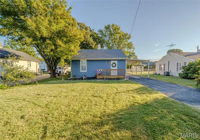 Photo 2 of Single family home for sale at 1713 Moro Ave, Granite City, IL 62040 | MLS# MIS26061959 | Listing updated on 2026-10-07