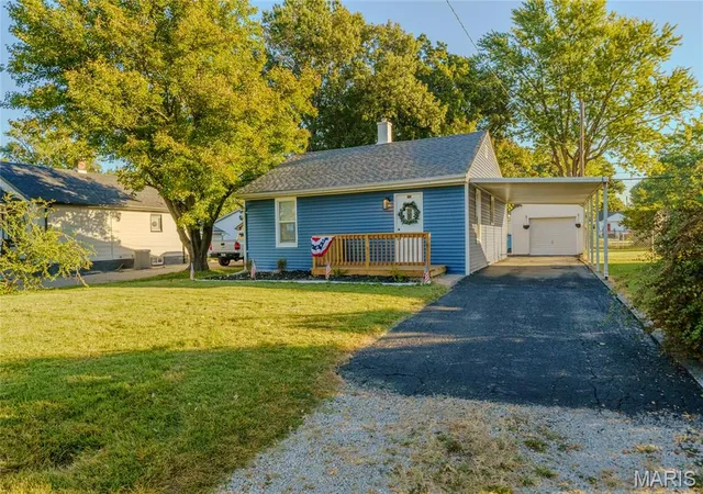 Photo 3 of Single family home for sale at 1713 Moro Ave, Granite City, IL 62040 | MLS# MIS26061959 | Listing updated on 2026-10-07