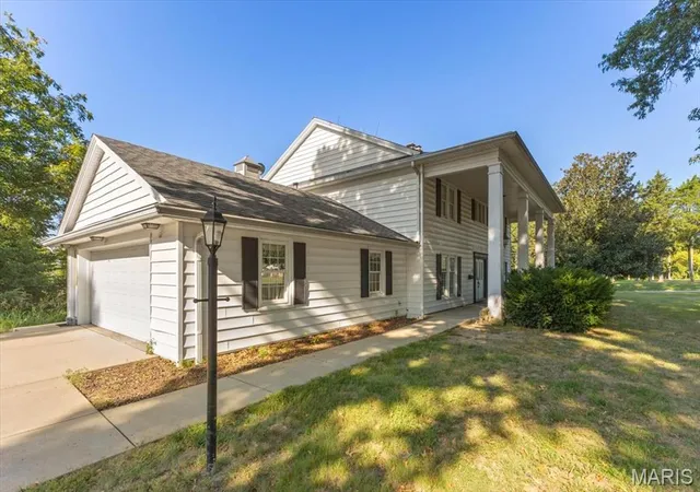 Photo 3 of Single family home for sale at 900 Park Ave, Chester, IL 62233 | MLS# MIS26061963 | Listing updated on 2026-10-12