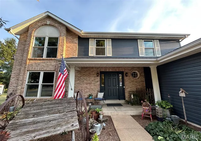 Photo 2 of Single family home for sale at 4 Tinsmith Ct, O Fallon, MO 63366 | MLS# MIS26061969 | Listing updated on 2026-10-07