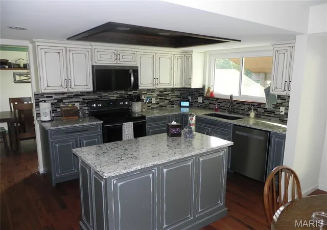 Photo 2 of Single family home for sale at 4 Tinsmith Ct, O Fallon, MO 63366 | MLS# MIS26061969 | Listing updated on 2026-09-25