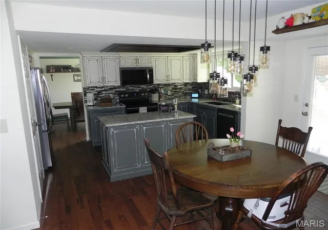 Photo 3 of Single family home for sale at 4 Tinsmith Ct, O Fallon, MO 63366 | MLS# MIS26061969 | Listing updated on 2026-09-25