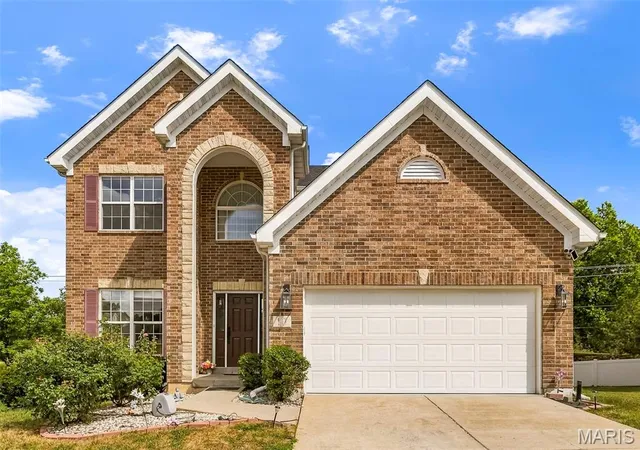 Photo 2 of Single family home for sale at 10 Ashbury Xing Ct, Florissant, MO 63034 | MLS# MIS26061973 | Listing updated on 2026-10-05