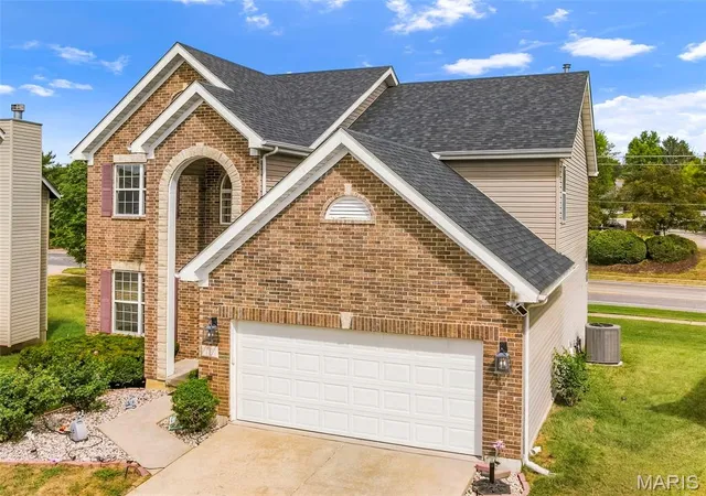 Photo 4 of Single family home for sale at 10 Ashbury Xing Ct, Florissant, MO 63034 | MLS# MIS26061973 | Listing updated on 2026-10-05